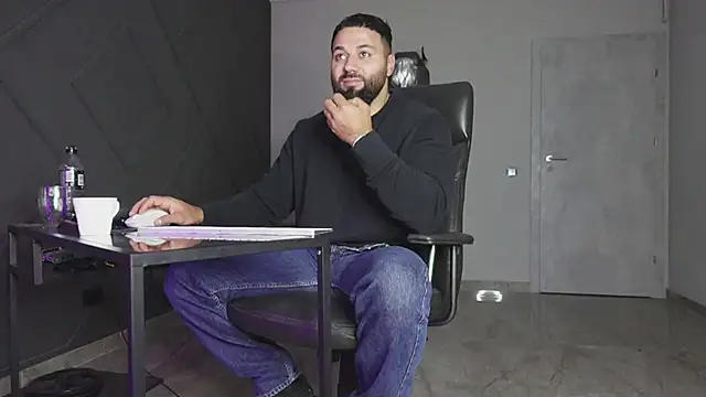 Snapshot of mattmasterss chatting on October 19, 8:01 pm mattmasterss online show from October 19, 8:01 pm