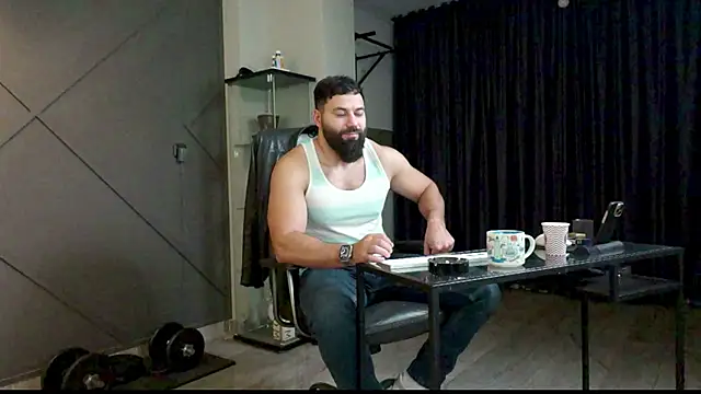 Snapshot of mattmasterss chatting on December 22, 4:50 am mattmasterss online show from December 22, 4:50 am