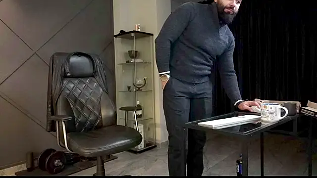 Snapshot of mattmasterss chatting on December 27, 8:28 pm mattmasterss online show from December 27, 8:28 pm