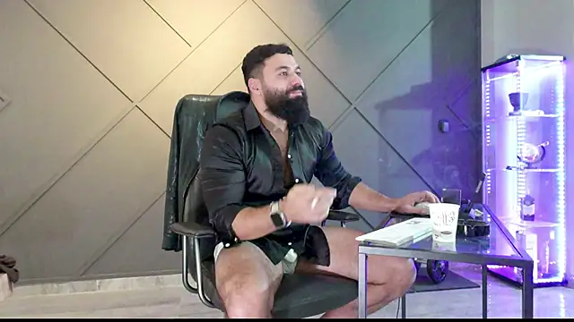 Snapshot of mattmasterss chatting on December 3, 5:08 am mattmasterss online show from December 3, 5:08 am