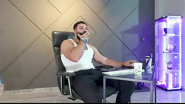 Snapshot of mattmasterss chatting on December 4, 2:15 pm mattmasterss online show from December 4, 2:15 pm