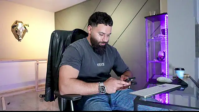 Snapshot of mattmasterss chatting on March 22, 8:48 pm mattmasterss online show from March 22, 8:48 pm