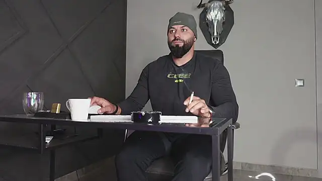 Snapshot of mattmasterss chatting on September 27, 10:18 pm mattmasterss online show from September 27, 10:18 pm