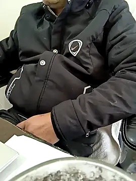 Snapshot of Hot-man39 chatting on January 28, 8:14 am Hot-man39 online show from January 28, 8:14 am