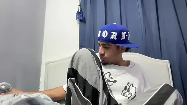 dominic brandd23 online show from October 21, 5:32 am