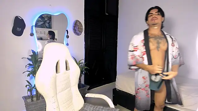 Young laroi online show from December 11, 4:30 am