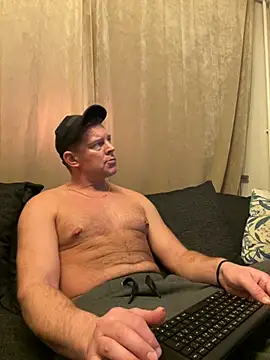 Teddan82 online show from December 8, 10:25 pm