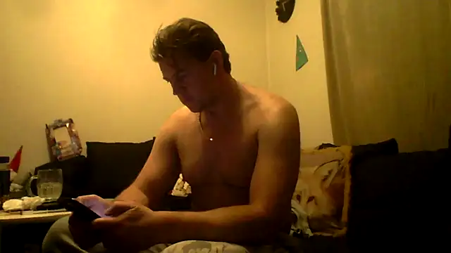 Teddan82 online show from February 2, 4:15 am