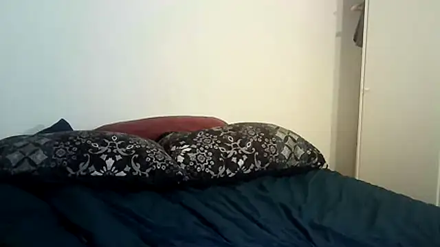 JunkieShitPig online show from March 22, 8:15 pm