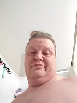 Snapshot of jrsexy83 chatting on December 4, 3:10 pm jrsexy83 online show from December 4, 3:10 pm