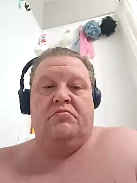 Snapshot of jrsexy83 chatting on January 17, 1:35 pm jrsexy83 online show from January 17, 1:35 pm