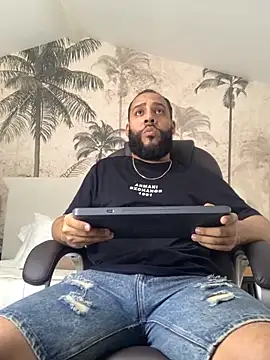 boy  ofc online show from October 28, 6:32 pm