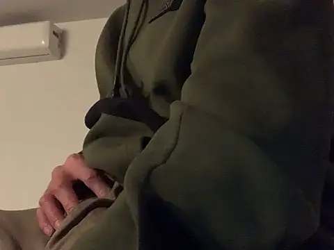 Snapshot of L0cKyseven77 chatting on December 30, 3:03 am L0cKyseven77 online show from December 30, 3:03 am