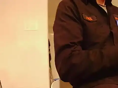 Snapshot of L0cKyseven77 chatting on February 7, 2:19 am L0cKyseven77 online show from February 7, 2:19 am