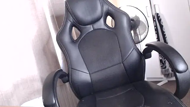 ukemoboiii online show from September 24, 5:22 pm