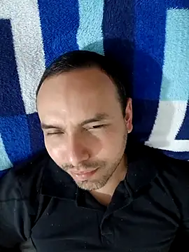 Snapshot of ElSunEagle chatting on December 19, 5:07 am ElSunEagle online show from December 19, 5:07 am