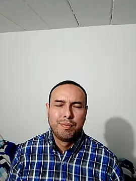 Snapshot of ElSunEagle chatting on September 15, 4:14 am ElSunEagle online show from September 15, 4:14 am