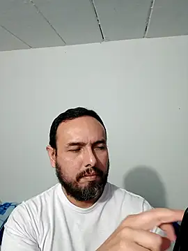 Snapshot of ElSunEagle chatting on October 29, 4:48 am ElSunEagle online show from October 29, 4:48 am