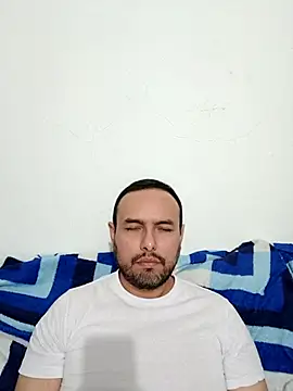 Snapshot of ElSunEagle chatting on September 28, 3:48 am ElSunEagle online show from September 28, 3:48 am