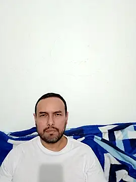 Snapshot of ElSunEagle chatting on September 29, 3:49 am ElSunEagle online show from September 29, 3:49 am