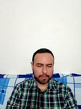 Snapshot of ElSunEagle chatting on October 3, 3:55 am ElSunEagle online show from October 3, 3:55 am