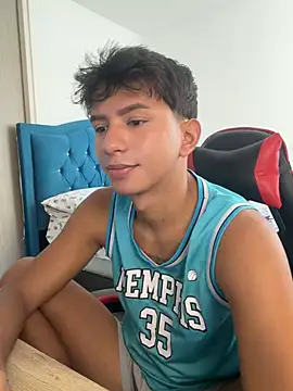 Leonarrrd 01 online show from April 1, 7:44 pm