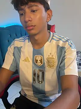 Leonarrrd 01 online show from February 3, 10:48 pm