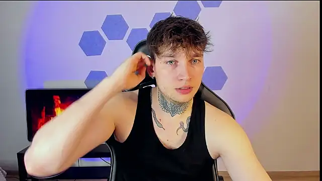 Chris Tyson online show from March 8, 2:32 am