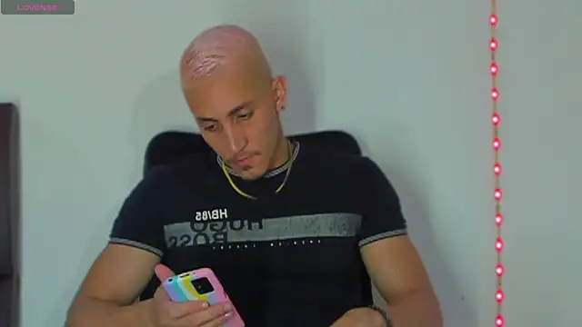 MikeRoss7777 online show from February 15, 10:11 pm