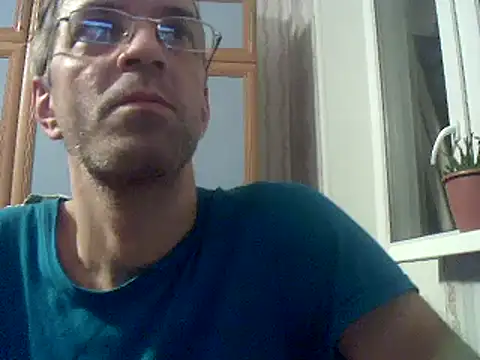 Snapshot of konstantinbigcock chatting on December 6, 2:46 am konstantinbigcock online show from December 6, 2:46 am