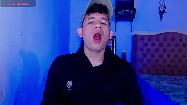 cute eidenx online show from May 15, 12:09 am