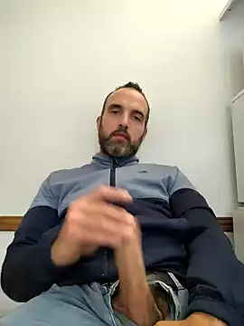 Snapshot of leon3875 chatting on March 13, 3:28 pm leon3875 online show from March 13, 3:28 pm