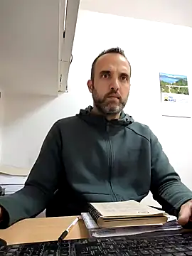 Snapshot of leon3875 chatting on March 8, 2:05 pm leon3875 online show from March 8, 2:05 pm