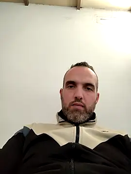 Snapshot of leon3875 chatting on September 11, 3:33 pm leon3875 online show from September 11, 3:33 pm