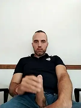 Snapshot of leon3875 chatting on January 6, 3:08 pm leon3875 online show from January 6, 3:08 pm