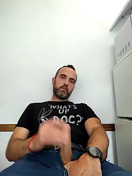 Snapshot of leon3875 chatting on March 6, 3:35 pm leon3875 online show from March 6, 3:35 pm