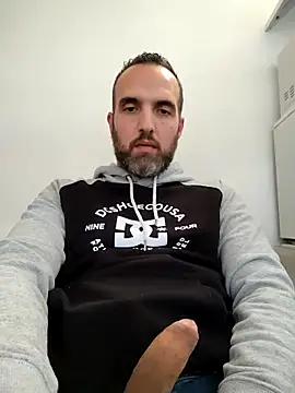 Snapshot of leon3875 chatting on September 30, 3:26 pm leon3875 online show from September 30, 3:26 pm