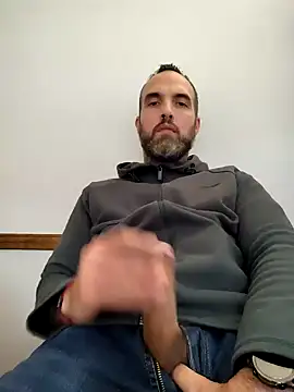 Snapshot of leon3875 chatting on October 3, 3:39 pm leon3875 online show from October 3, 3:39 pm