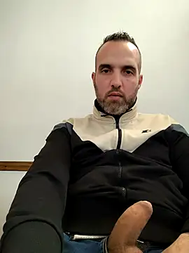 Snapshot of leon3875 chatting on September 10, 3:32 pm leon3875 online show from September 10, 3:32 pm