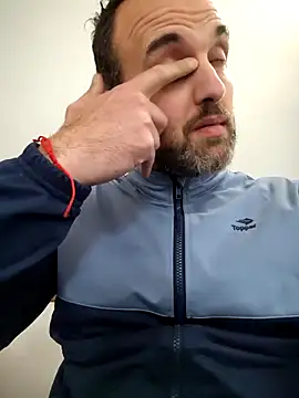 Snapshot of leon3875 chatting on October 27, 3:25 pm leon3875 online show from October 27, 3:25 pm