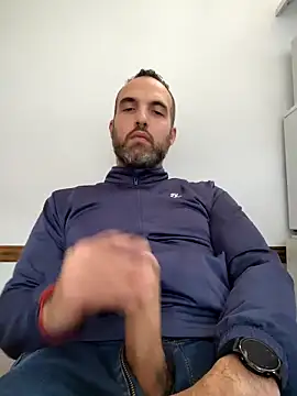 Snapshot of leon3875 chatting on September 22, 3:33 pm leon3875 online show from September 22, 3:33 pm