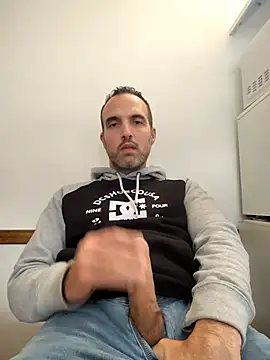 Snapshot of leon3875 chatting on October 13, 3:29 pm leon3875 online show from October 13, 3:29 pm