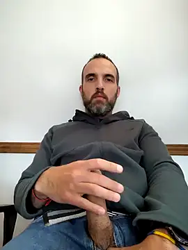 Snapshot of leon3875 chatting on February 3, 3:49 pm leon3875 online show from February 3, 3:49 pm