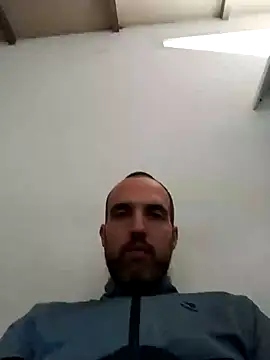 Snapshot of leon3875 chatting on December 18, 3:33 pm leon3875 online show from December 18, 3:33 pm