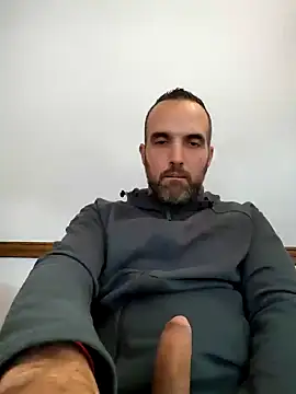 Snapshot of leon3875 chatting on January 17, 3:32 pm leon3875 online show from January 17, 3:32 pm