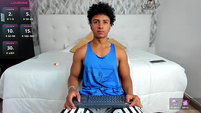 Snapshot of MagnusKing_ chatting on March 11, 11:55 am MagnusKing  online show from March 11, 11:55 am