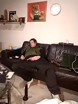 Knuffelstaaf123 online show from December 2, 10:32 pm