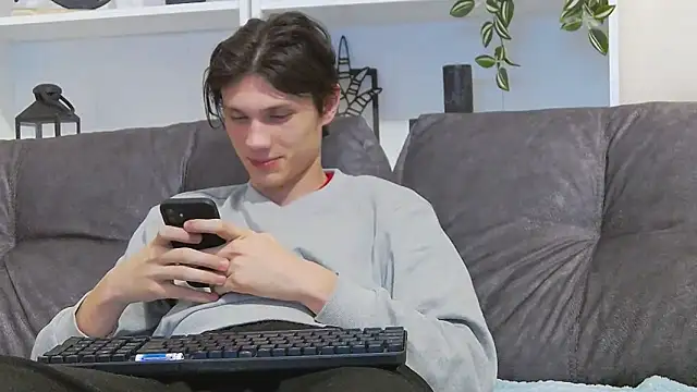 CalvinCay online show from March 5, 7:28 pm