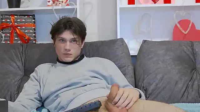 CalvinCay online show from February 4, 8:49 pm