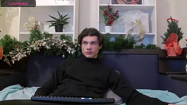 CalvinCay online show from December 18, 8:03 pm